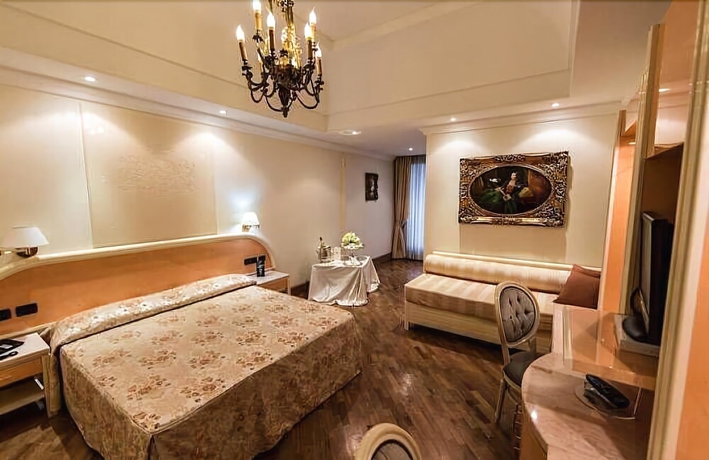 Imagen de la habitación del Hotel Domus Caesari. Foto 10