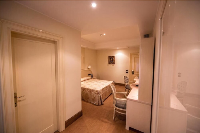 Imagen de la habitación del Hotel Domus Caesari. Foto 15