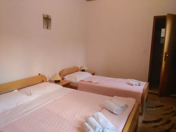 Imagen de la habitación del Hotel Domus Damar. Foto 13