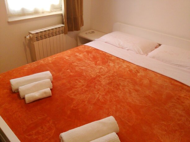 Imagen de la habitación del Hotel Domus Damar. Foto 17