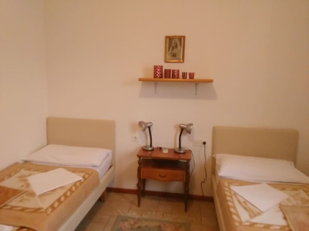 Imagen de la habitación del Hotel Domus Damar. Foto 18