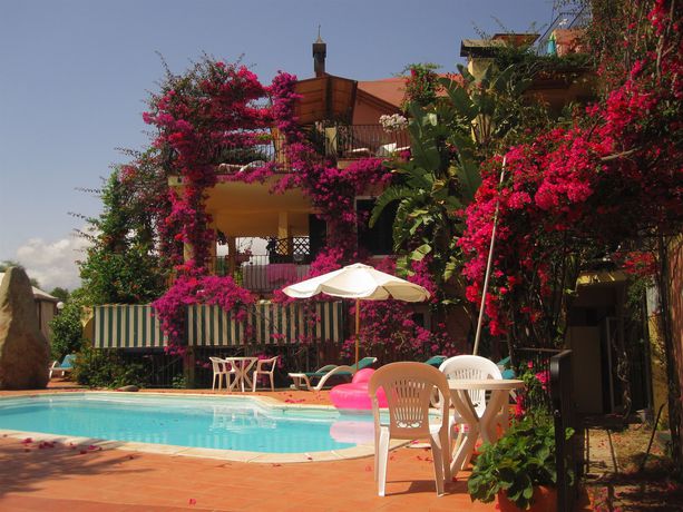 Imagen de los exteriores del Hotel Domus De Janas Sul Mare. Foto 9