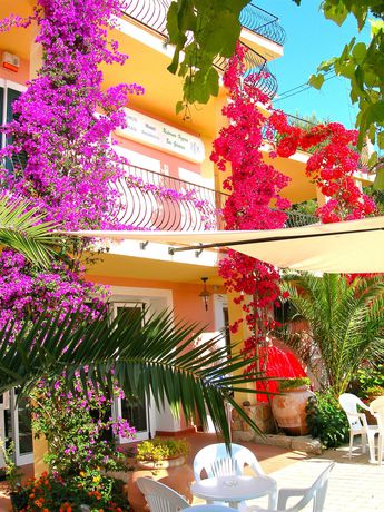 Imagen de los exteriores del Hotel Domus De Janas Sul Mare. Foto 13