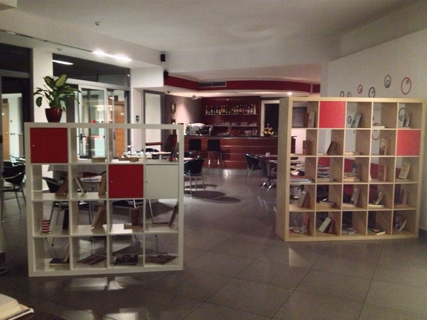 Imagen del bar/restaurante del Hotel Domus Expo. Foto 3