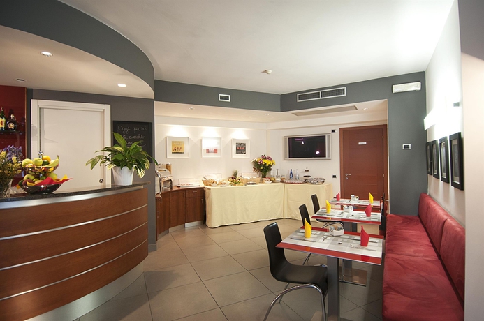 Imagen del bar/restaurante del Hotel Domus Expo. Foto 5