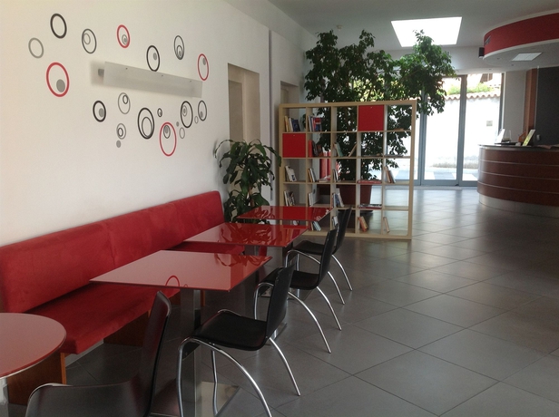 Imagen de los interiores del Hotel Domus Expo. Foto 16