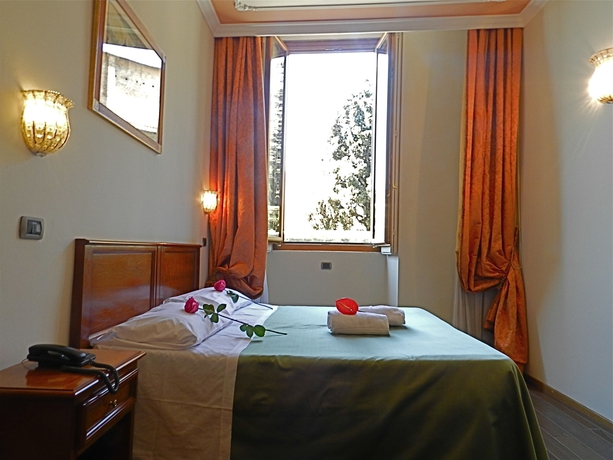 Imagen de la habitación del Hotel Domus Florentiae. Foto 7