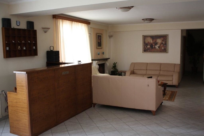 Imagen de los interiores del Hotel Domus Inn. Foto 17