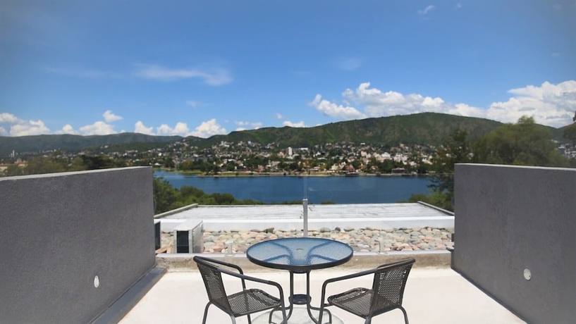 Imagen de la habitación del Hotel Domus Lake Resort. Foto 13