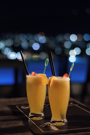 Imagen del bar/restaurante del Hotel Domus Lake Resort. Foto 3