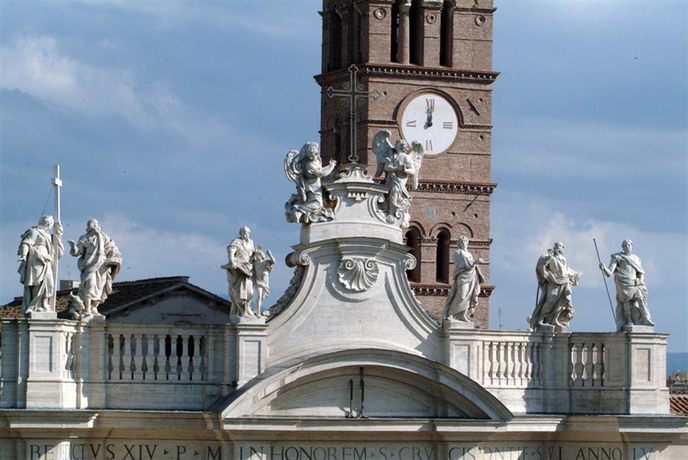 Imagen de los exteriores del Hotel Domus Sessoriana. Foto 4