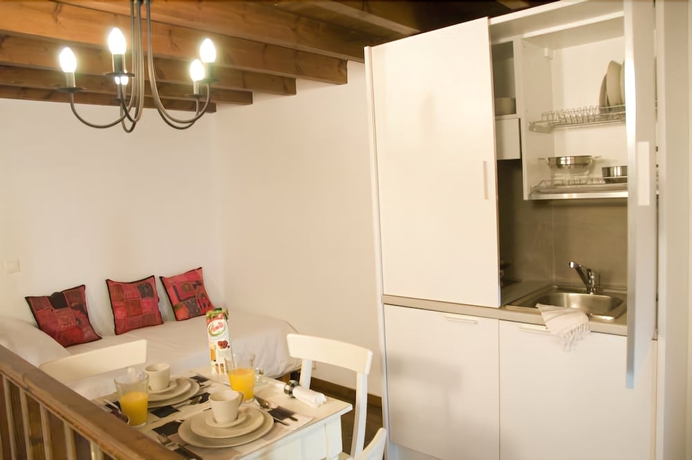 Imagen de la habitación del Hotel Domus Studios. Foto 15