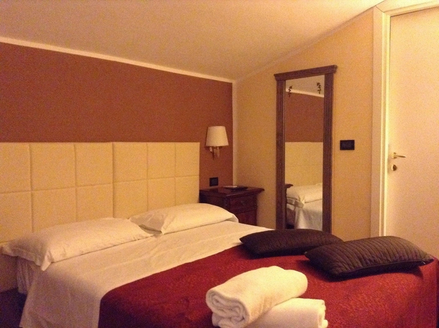 Imagen de la habitación del Hotel Domus Tiberina. Foto 2