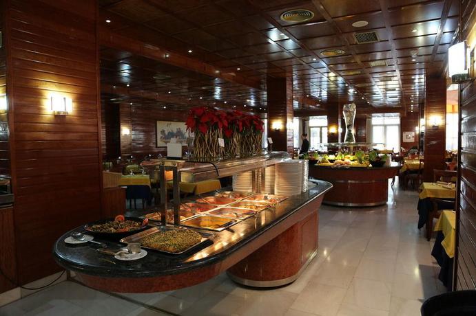 Imagen del bar/restaurante del Hotel Don Ángel Roquetas De Mar. Foto 3