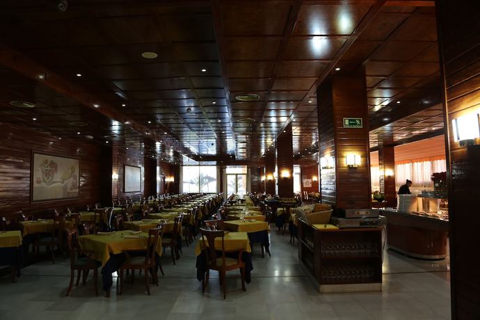 Imagen del bar/restaurante del Hotel Don Ángel Roquetas De Mar. Foto 4