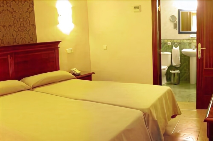 Imagen de la habitación del Hotel Don Alfredo. Foto 11