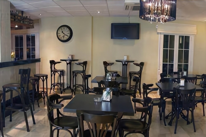 Imagen del bar/restaurante del Hotel Don Alfredo. Foto 4