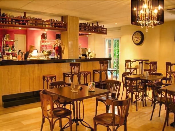 Imagen del bar/restaurante del Hotel Don Alfredo. Foto 6