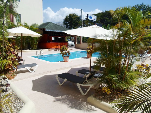 Imagen de la piscina del Hotel Don Andres. Foto 16