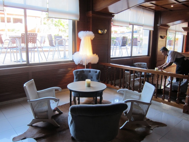 Imagen de los interiores del Hotel Don Angel Santa Susana. Foto 7