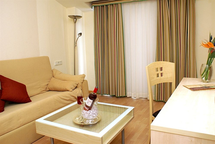 Imagen de los interiores del Hotel Don Angel Santa Susana. Foto 8