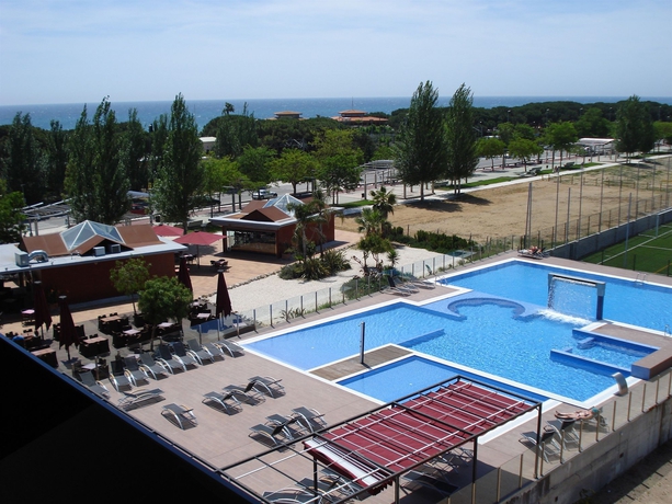 Imagen de la piscina del Hotel Don Angel Santa Susana. Foto 10