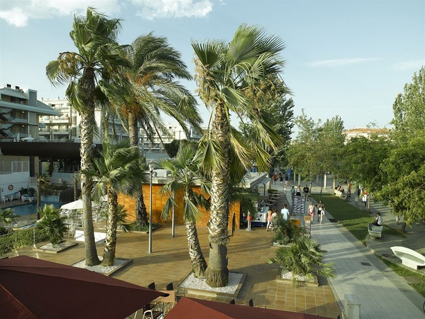 Imagen de los exteriores del Hotel Don Angel Santa Susana. Foto 6