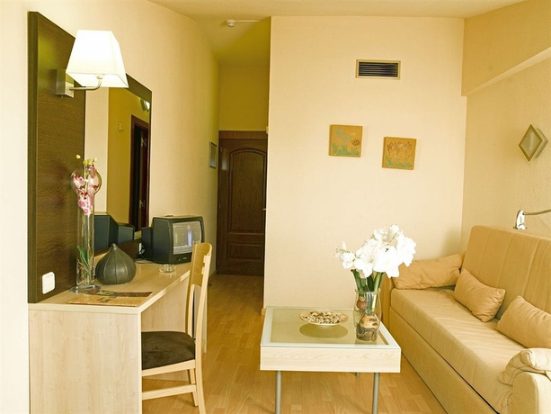 Imagen de los interiores del Hotel Don Angel Santa Susana. Foto 9