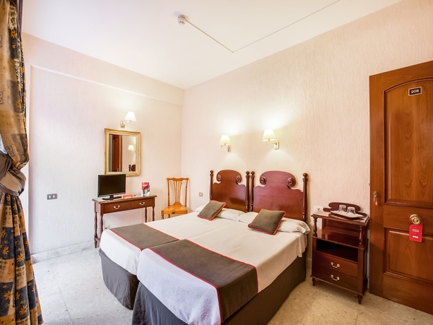 Imagen de la habitación del Hotel Don Cándido. Foto 13