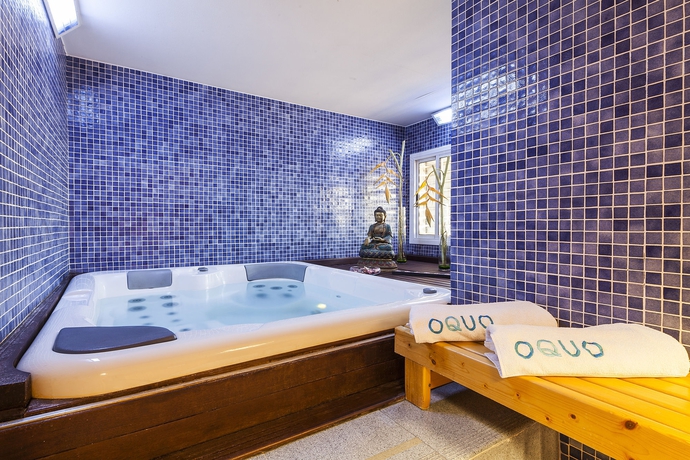 Imagen de la piscina del Hotel Don Candido, Terrassa. Foto 14