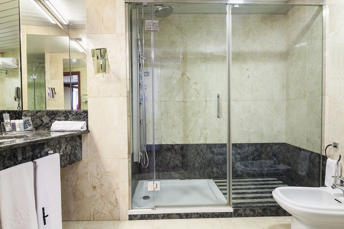 Imagen de la habitación del Hotel Don Candido, Terrassa. Foto 5