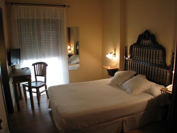 Imagen de la habitación del Hotel Don Carlos Cáceres. Foto 8