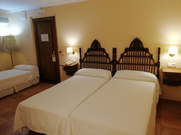 Imagen de la habitación del Hotel Don Carlos Cáceres. Foto 14