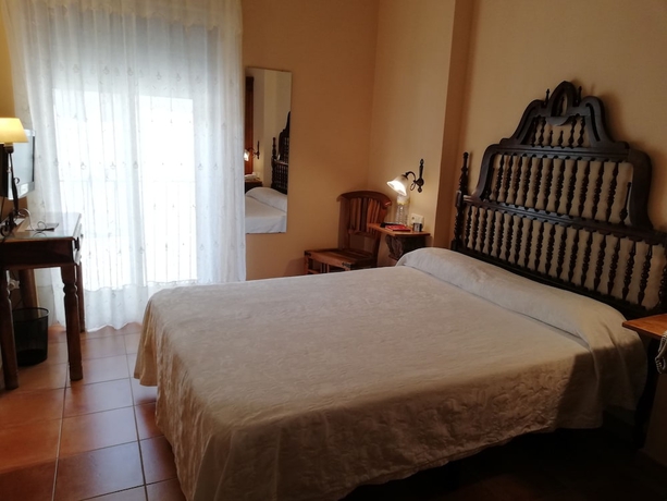 Imagen de la habitación del Hotel Don Carlos Cáceres. Foto 15