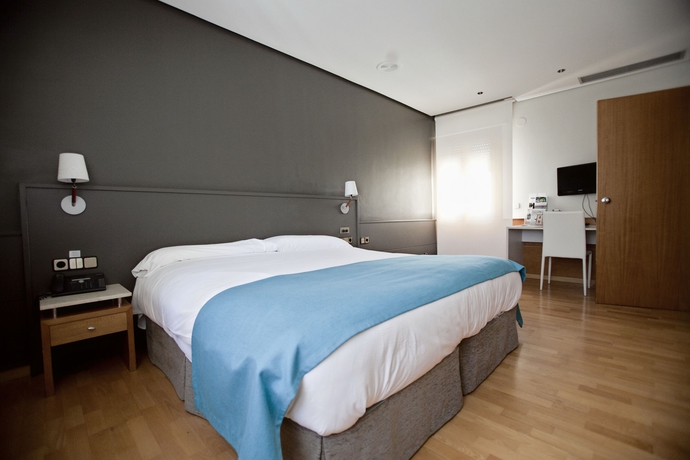 Imagen de la habitación del Hotel Don Carlos, Huarte. Foto 5