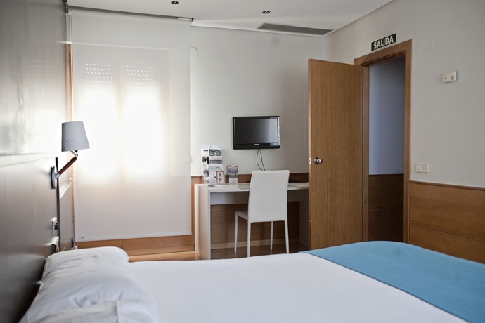 Imagen de la habitación del Hotel Don Carlos, Huarte. Foto 6