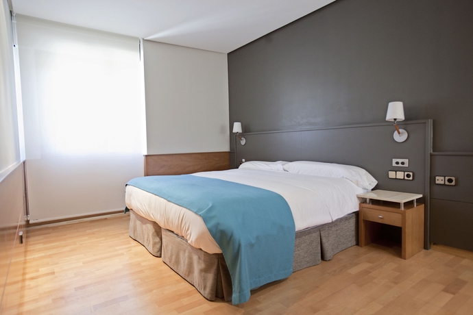 Imagen de la habitación del Hotel Don Carlos, Huarte. Foto 7