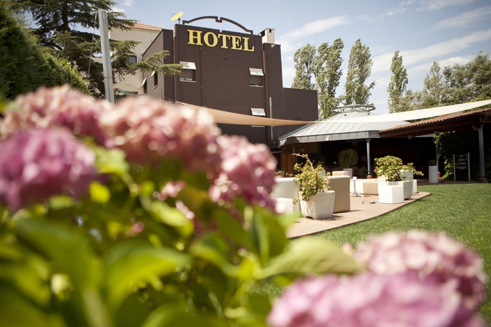 Imagen de los exteriores del Hotel Don Carlos, Huarte. Foto 10