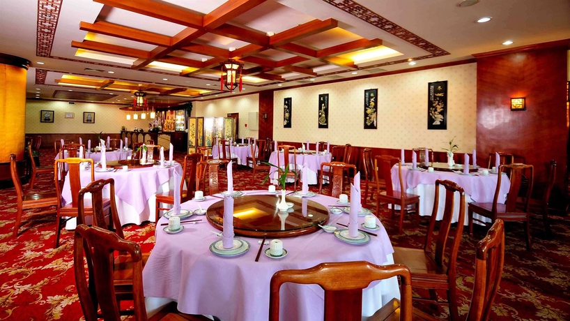 Imagen del bar/restaurante del Hotel Don Chan Palace, and Convention. Foto 5