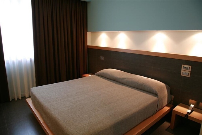 Imagen de la habitación del Hotel Don Guglielmo. Foto 7