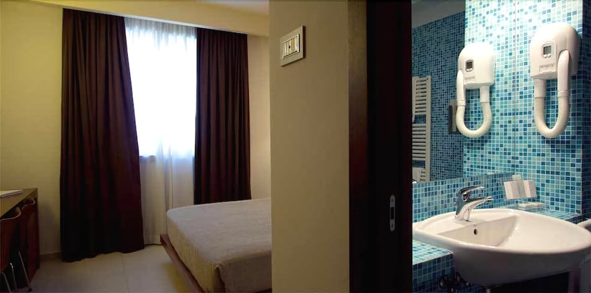 Imagen de la habitación del Hotel Don Guglielmo. Foto 8