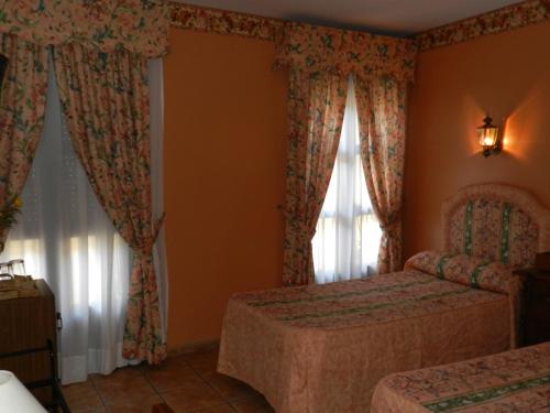 Imagen de la habitación del Hotel Don Javier. Foto 9