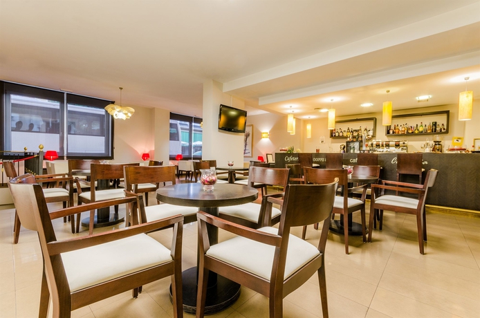 Imagen del bar/restaurante del Hotel Don Juan, Granada. Foto 2