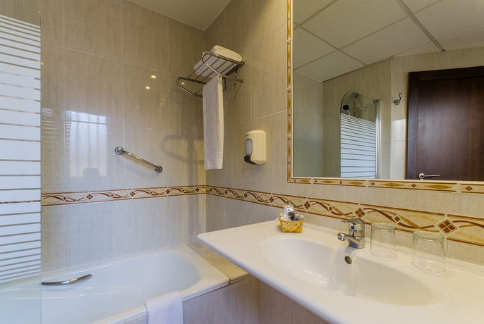 Imagen de la habitación del Hotel Don Juan, Granada. Foto 10