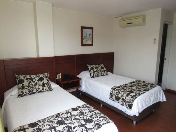 Imagen de la habitación del Hotel Don Lolo. Foto 15