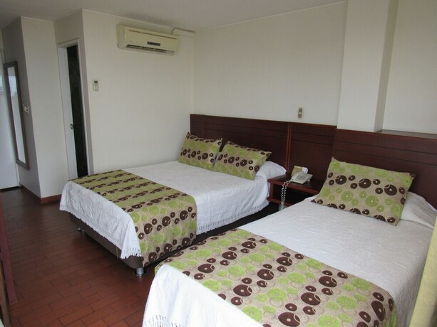 Imagen de la habitación del Hotel Don Lolo. Foto 17