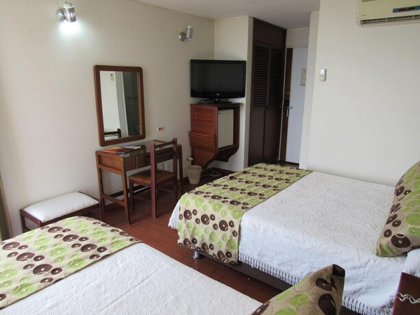 Imagen de la habitación del Hotel Don Lolo. Foto 21