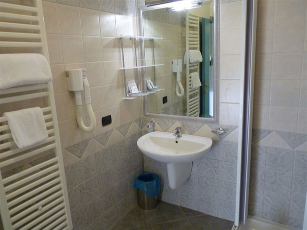 Imagen de la habitación del Hotel Don Luis, Castel di Sangro. Foto 3