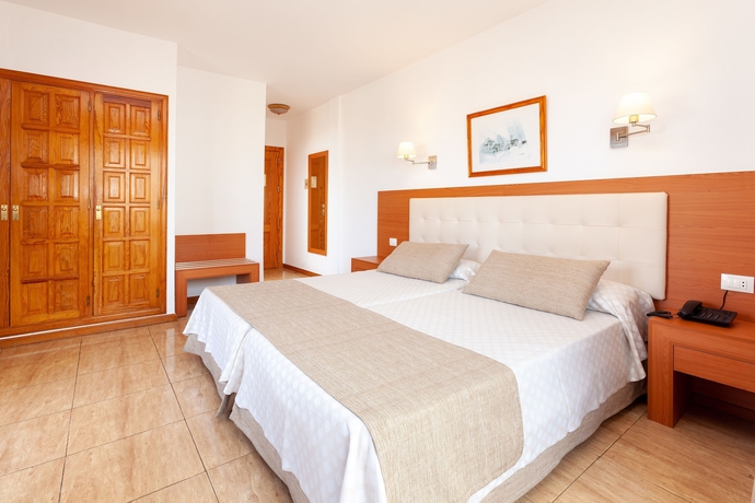 Imagen de la habitación del Hotel Don Manolito. Foto 6