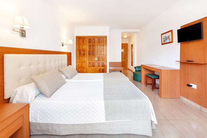 Imagen de la habitación del Hotel Don Manolito. Foto 9